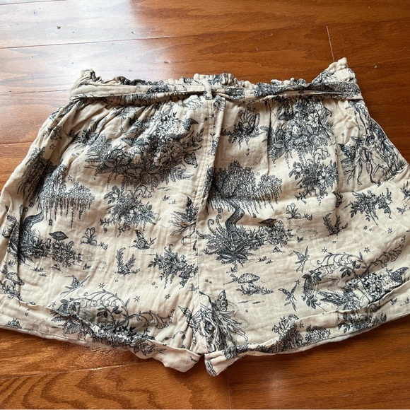 Disturbia Maypole Paperbag High Waist Shorts - Picture 3 of 6